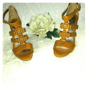 Sofft Shoes - Sofft Mustard Yellow Sandals Sofft Shoes - Sofft Mustard Yellow Sandals
